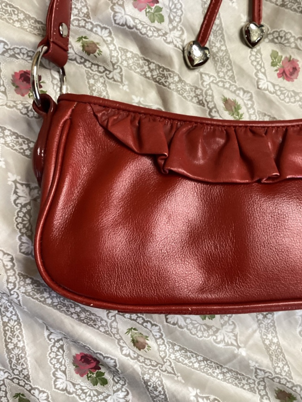 Lovecat Red Ruffle Leather Shoulder Bag with Heart-Tip Drawstring - Picture 3 of 16
